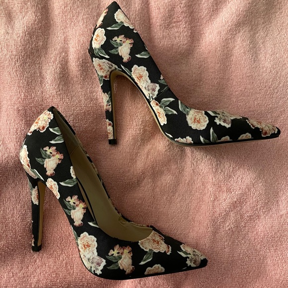 Aldo Pumps size 5 - Picture 6 of 13